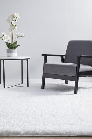 FLOKATI White Rug