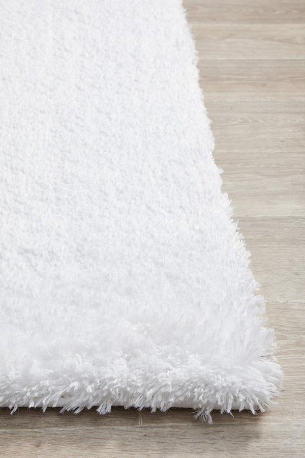 FLOKATI White Rug