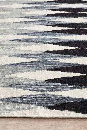 AXON Frida Uber Gradient Rug Black Grey White