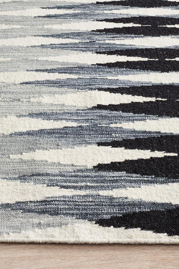 AXON Frida Uber Gradient Rug Black Grey White