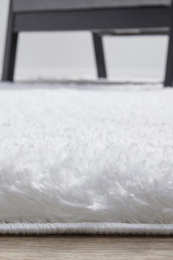 FLOKATI White Rug